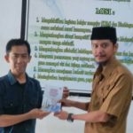 Sekertaris PD DDI Wajo Terima Buku Kumpulan Materi Dakwah