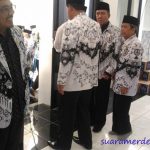 Bupati Bandung Barat Masuk Masjid Tanpa Lepas Alas Kaki