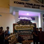Indonesia Berduka Kirim Karangan Bunga Untuk KPUD Bekasi